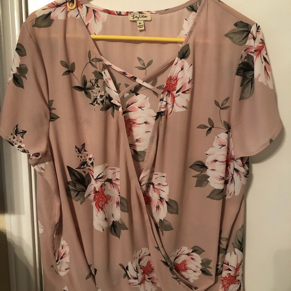 Short sleeve dressy top - Picture 1 of 1